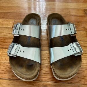 Birkenstock Arizona Silver leather Sandals Size 39 (8 - 8 1/2 U.S)